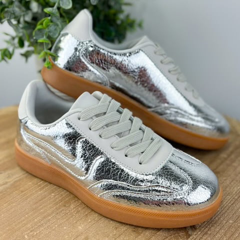 Silver Wavy Swoosh Stripe Design Low Sneaker