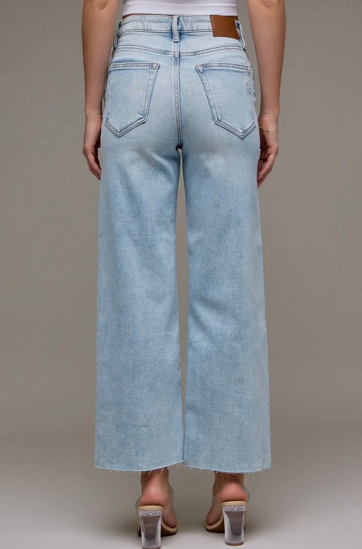 Nori Clean Stretch Wide
Leg Raw Hem Jean