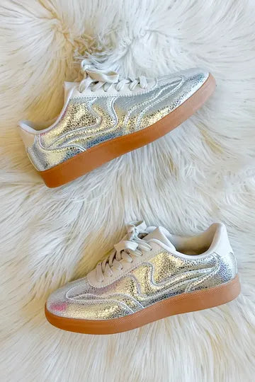 Silver Wavy Swoosh Stripe Design Low Sneaker
