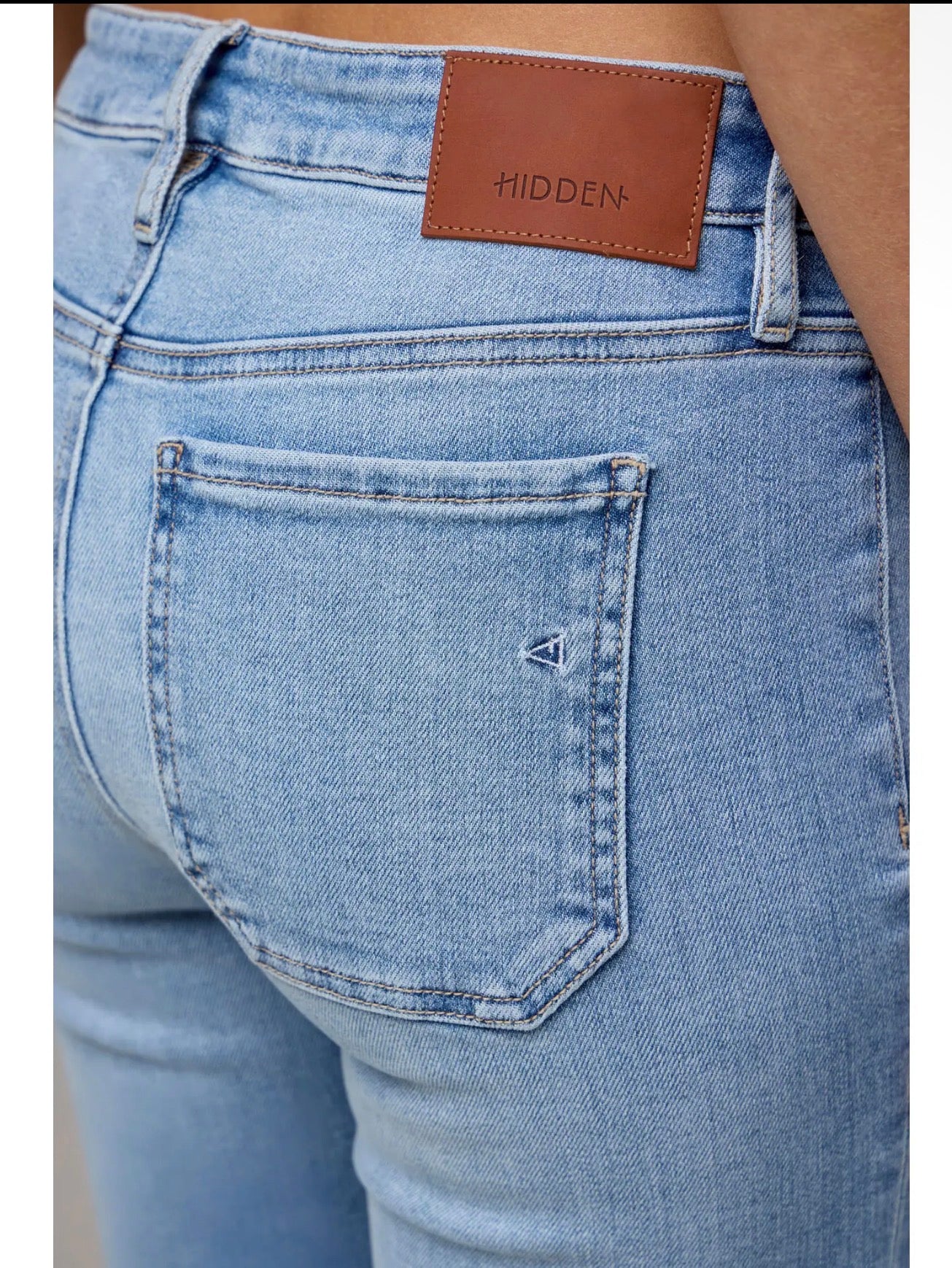 Hidden Happi Front Pocket Cropped Flare Jeans