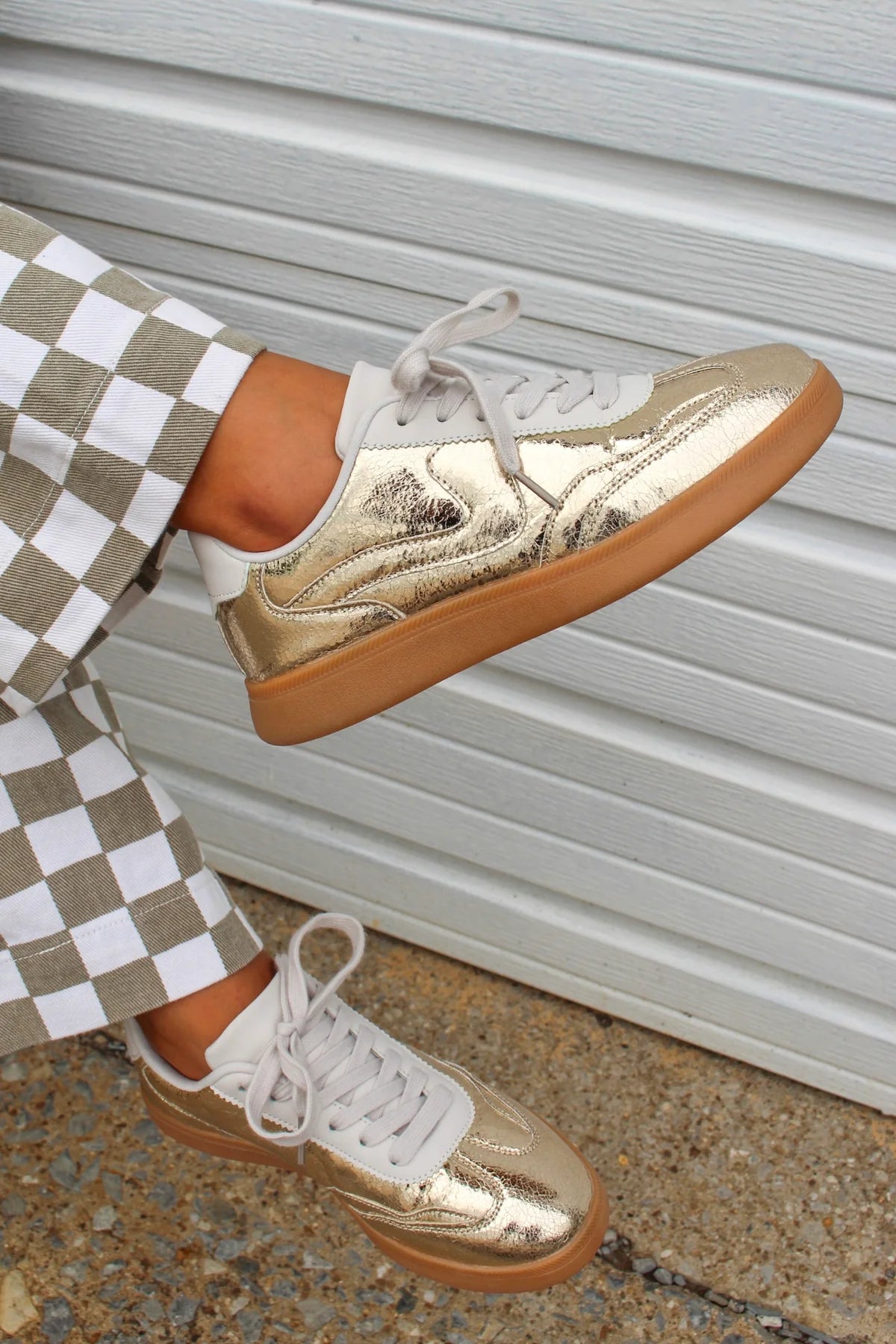 Gold Wavy Swoosh Stripe Design Low Sneaker