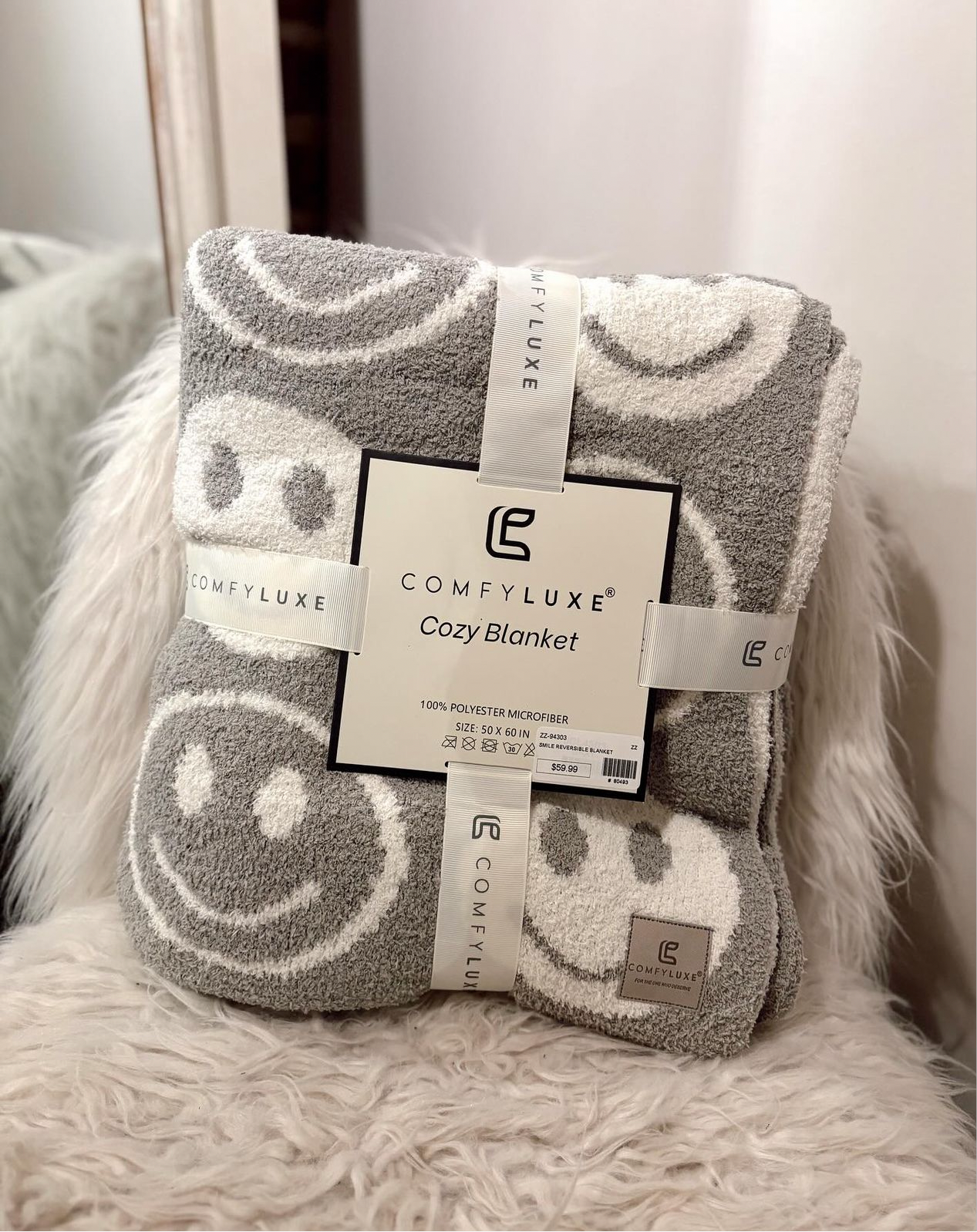 Comfy Smiley Blanket- 2 Colors