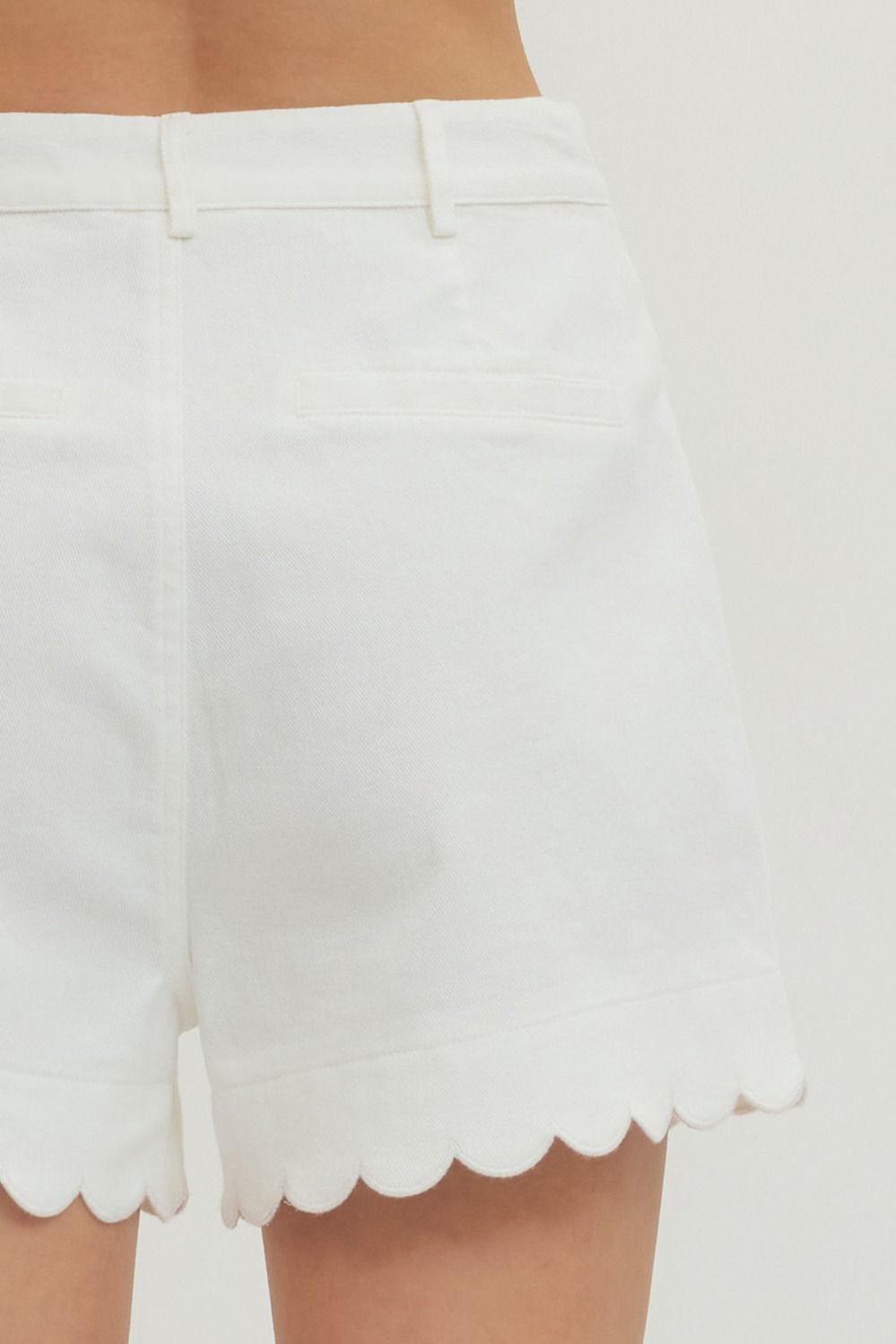 White High~Rise Scalloped Shorts~ Entro