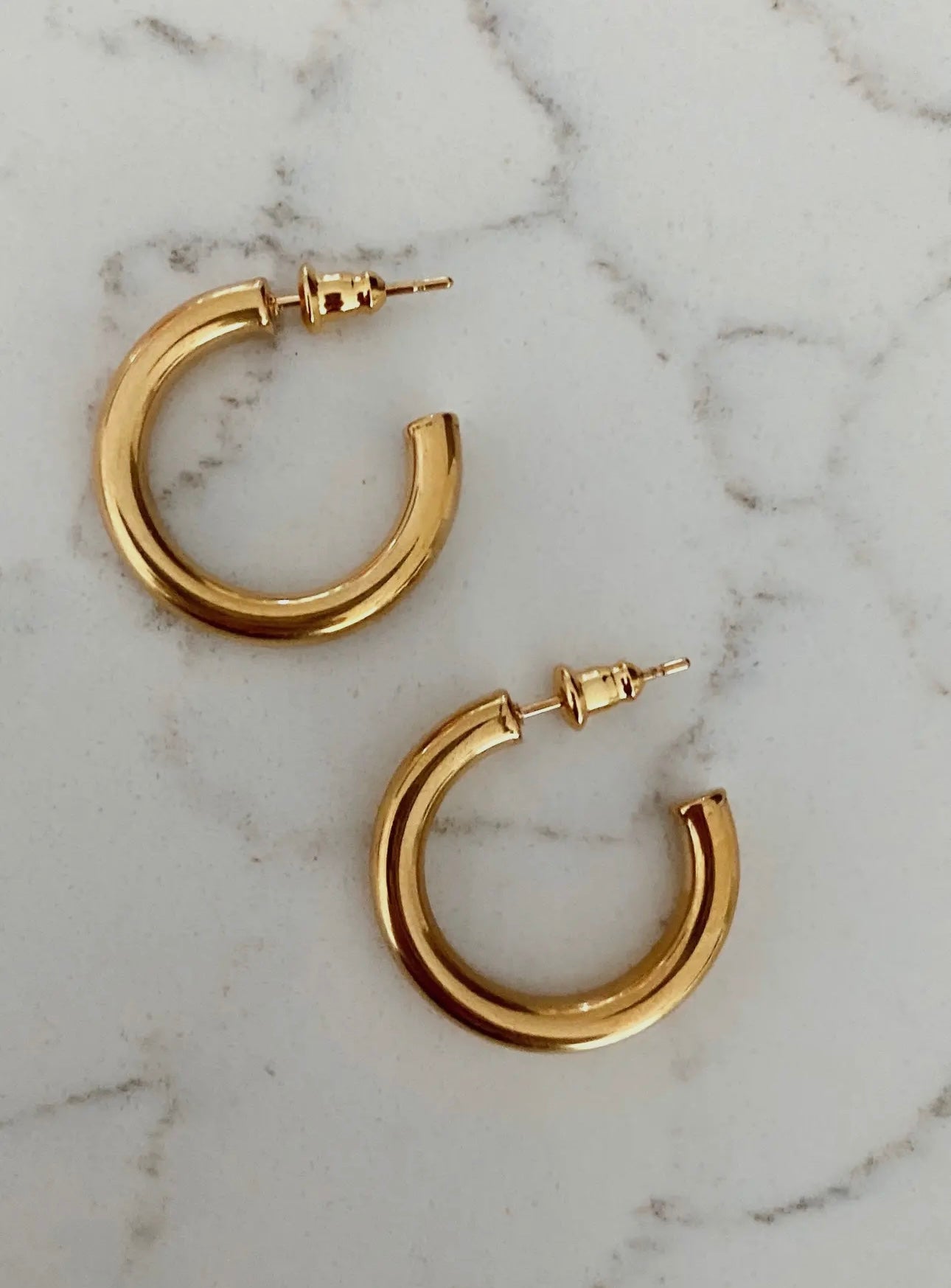 SMALL GOLD HOOPS