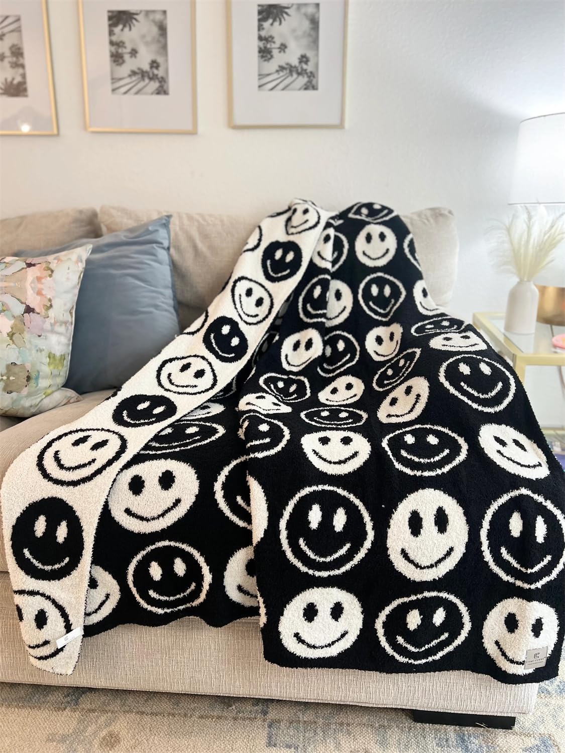 Comfy Smiley Blanket- 2 Colors