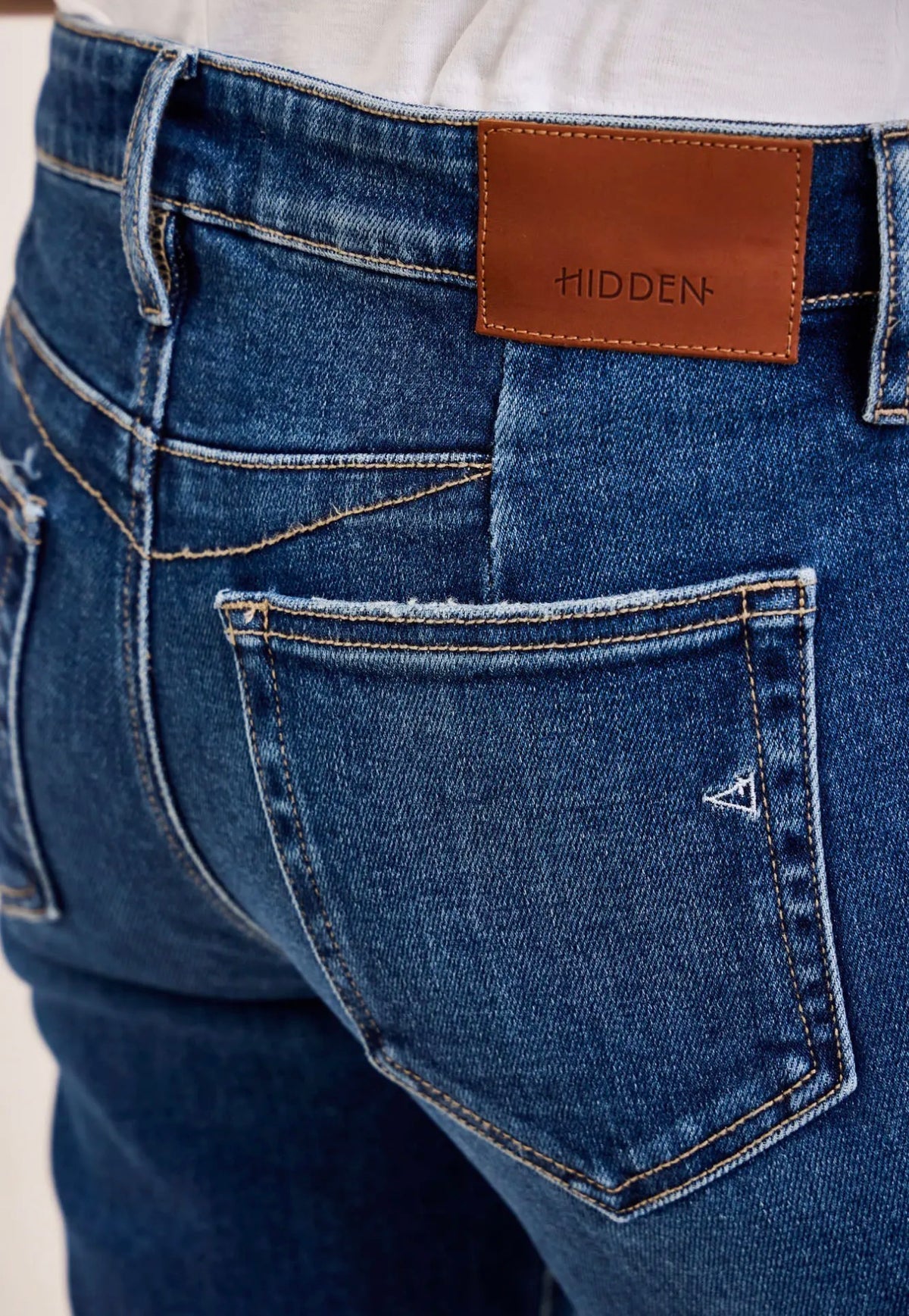Happi Low Rise Medium Dark Wash Flare Hidden Jeans~ 28 Inseam