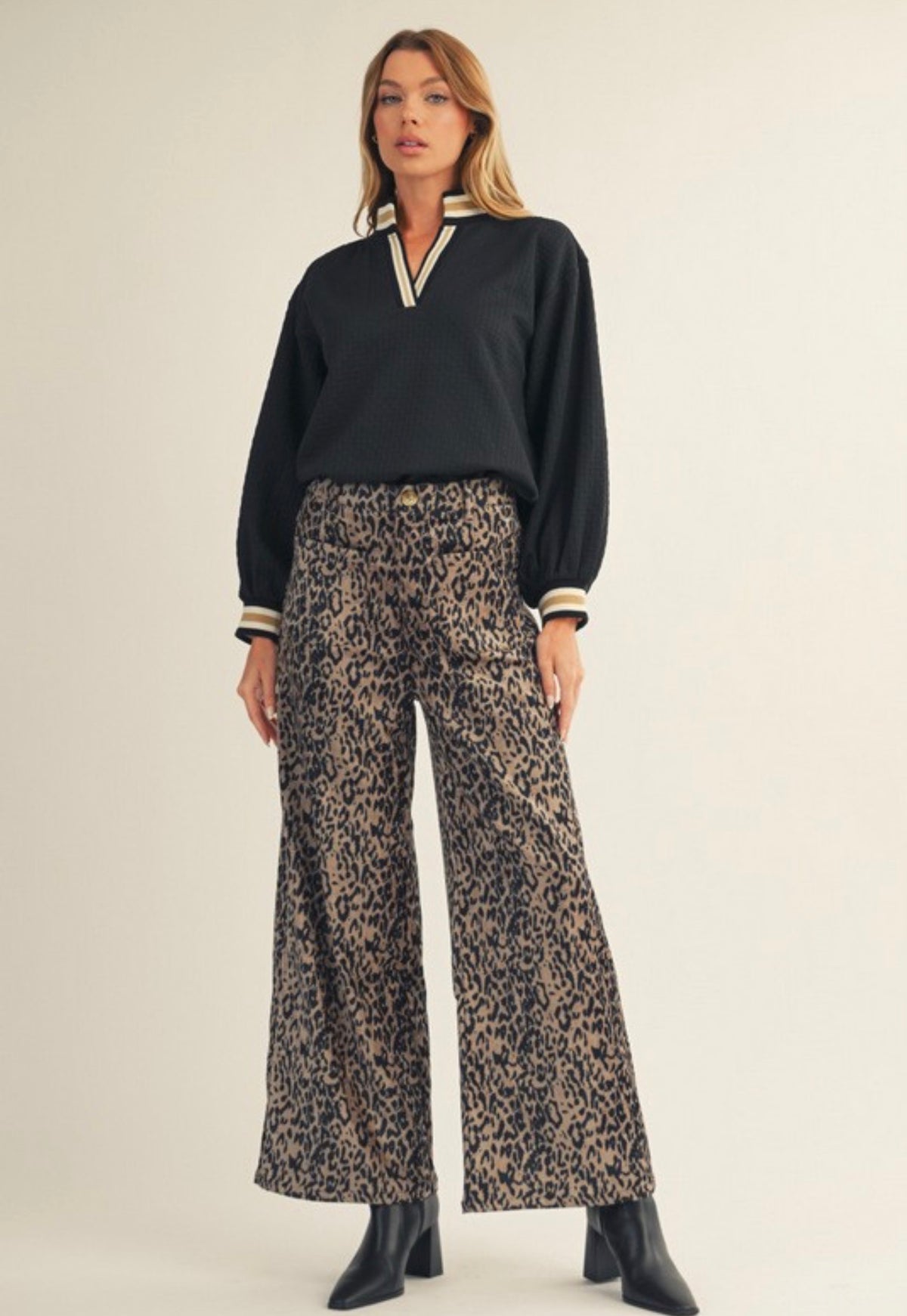Color Rib Band Accent Textured Top
