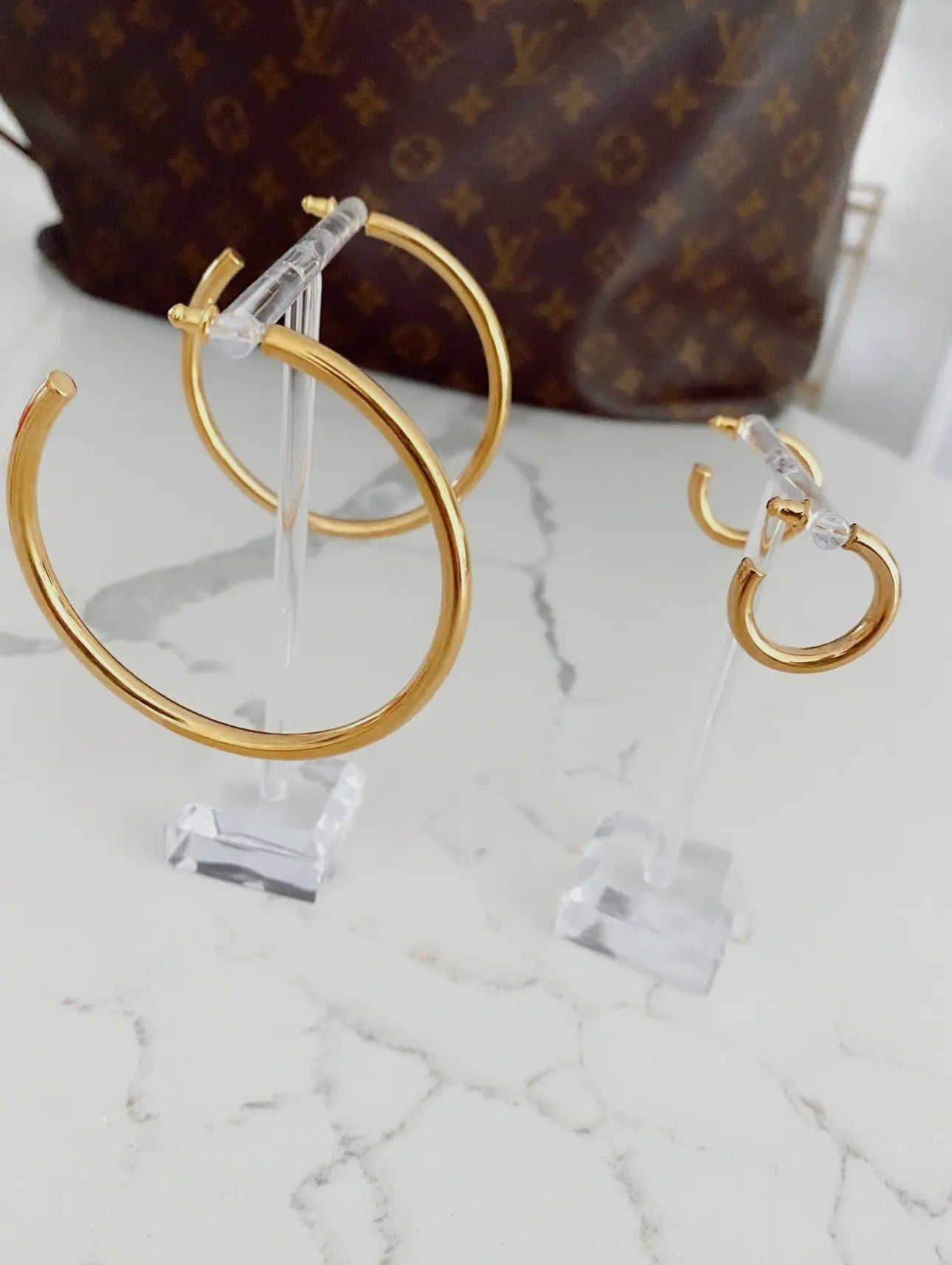 SMALL GOLD HOOPS