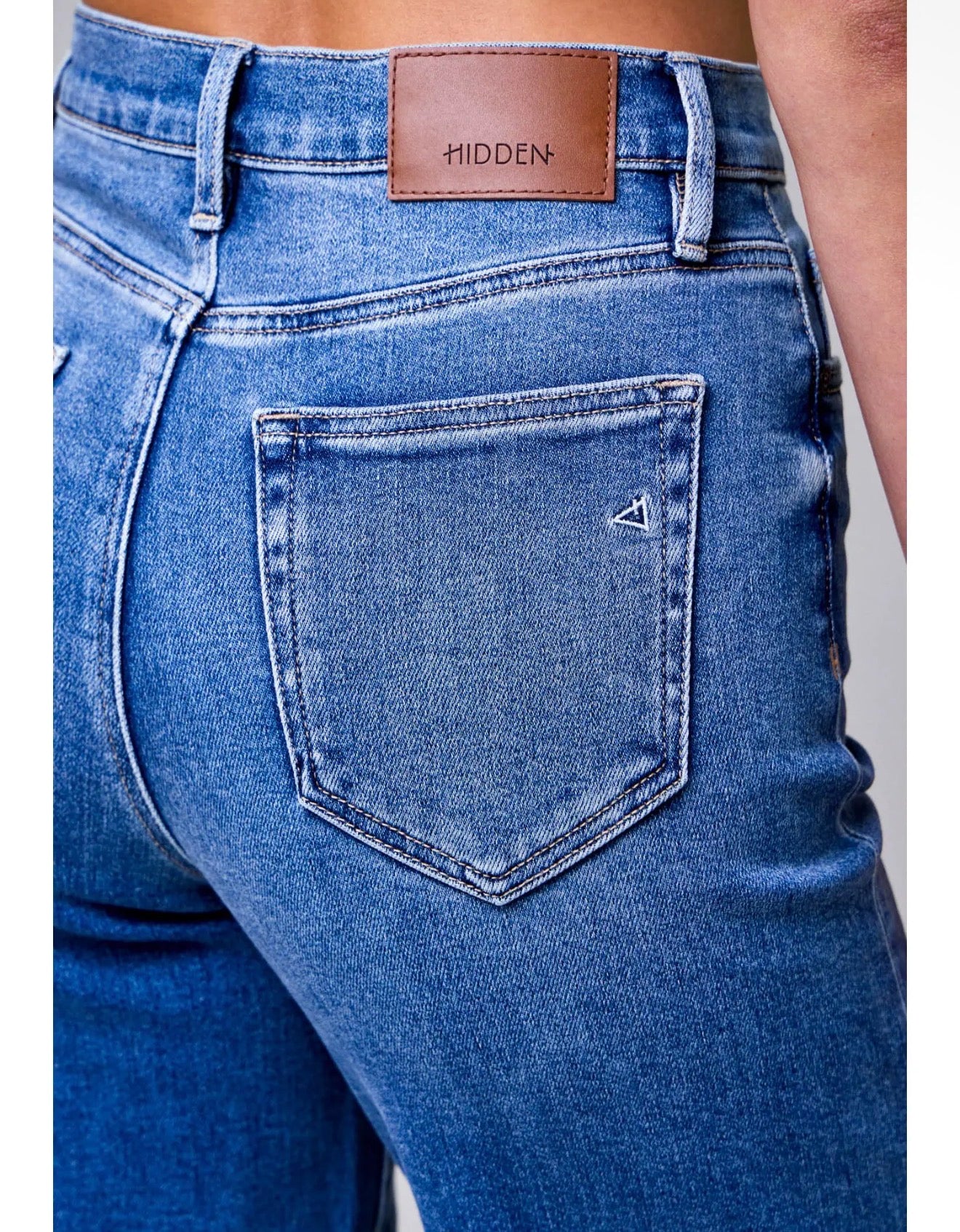 Hidden Logan Medium Dark Clean Stretch Dad Jeans