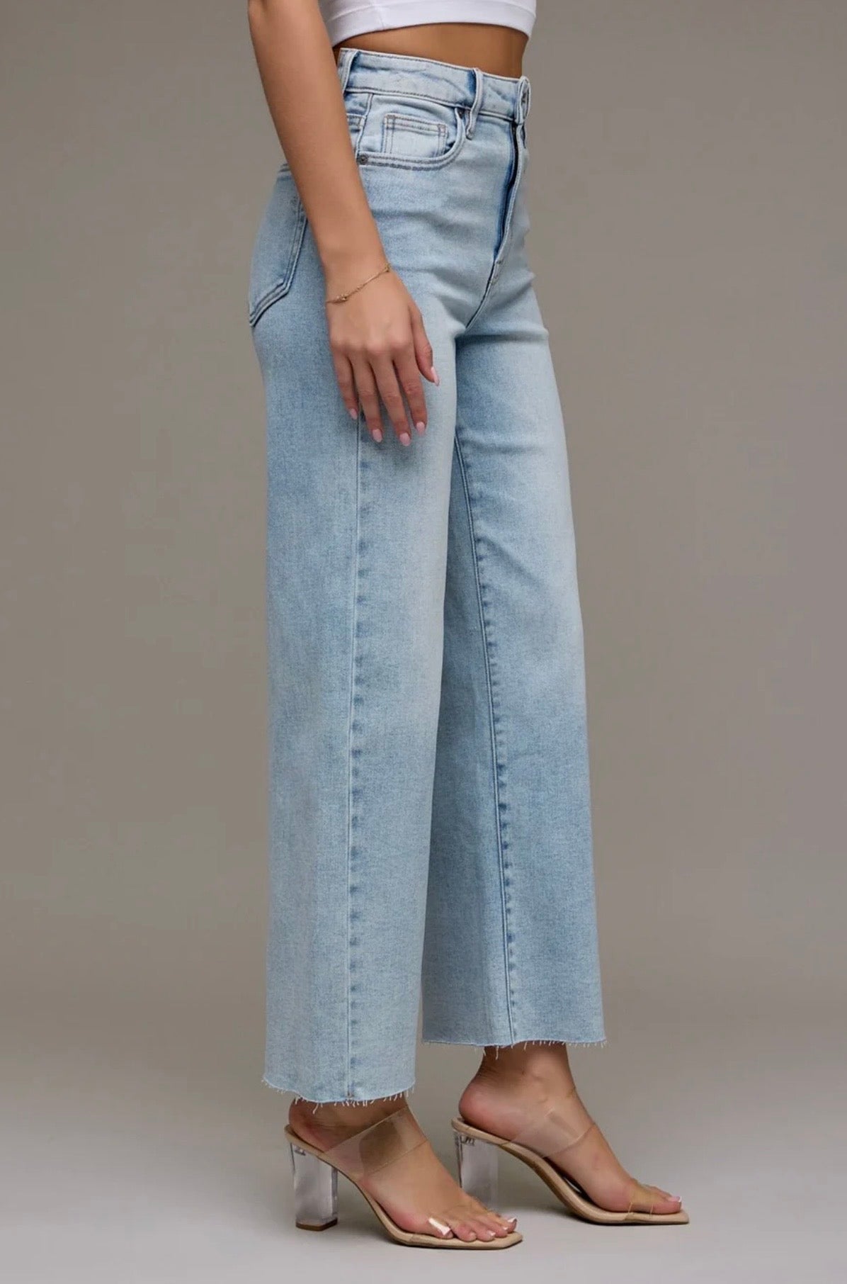 Nori Clean Stretch Wide
Leg Raw Hem Jean