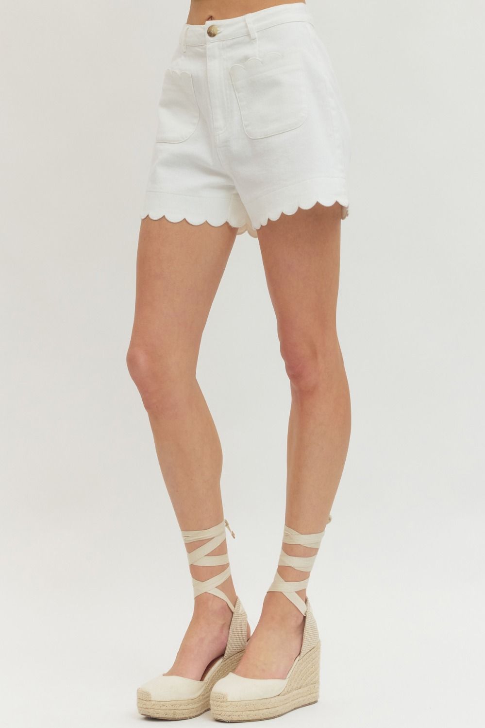 White High~Rise Scalloped Shorts~ Entro